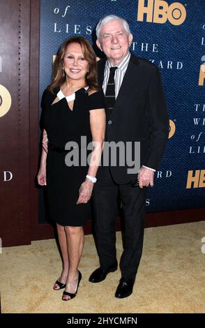 Marlo Thomas et Phil Donahue assistent à la première « The Wizard of Lies » de New York qui s'est tenue au Museum of Modern Art le 11 mai 2017 Banque D'Images