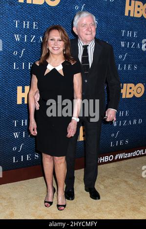 Marlo Thomas et Phil Donahue assistent à la première « The Wizard of Lies » de New York qui s'est tenue au Museum of Modern Art le 11 mai 2017 Banque D'Images