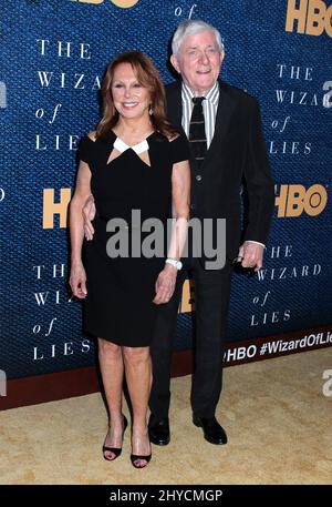 Marlo Thomas et Phil Donahue assistent à la première « The Wizard of Lies » de New York qui s'est tenue au Museum of Modern Art le 11 mai 2017 Banque D'Images