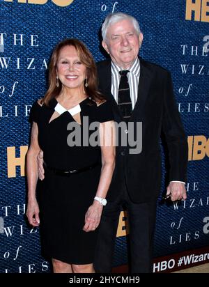 Marlo Thomas et Phil Donahue assistent à la première « The Wizard of Lies » de New York qui s'est tenue au Museum of Modern Art le 11 mai 2017 Banque D'Images