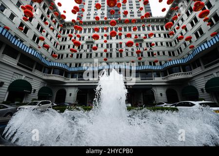 L'emblématique hôtel Peninsula à Tsim Sha Tsui, Hong Kong. Banque D'Images