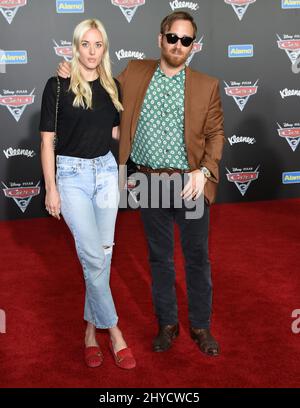 DaN Auerbach et Jen Goodall arrivent à la première mondiale « Cars 3 » qui s'est tenue au centre de congrès d'Anaheim Banque D'Images