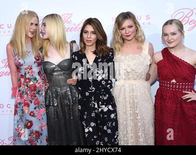 Nicole Kidman, elle Fanning, Sofia Coppola, Kirsten Dunst et EM arrivent pour la première américaine « The Beguiled » tenue au Directors Guild of America Theatre, Hollywood Banque D'Images