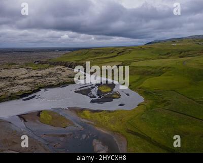 Belle vue aérienne du Fjadrargljufur Canyon en Islande en été Banque D'Images