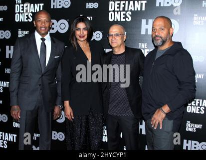 Dr Dre, Priyanka Chopra, Jimmy Iovine et Allen Hughes participant à la première « The Defiant One » à New York, au Time Warner Center de New York, aux États-Unis Banque D'Images