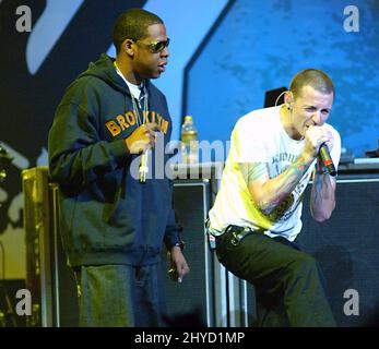 18 février 2005 Anaheim, env. Chester Bennington of Linkin Park et Jay-Z « Music for relief: Rebuilding South Asia » concert bénéfice tenu à l'Arrowhead Pond Banque D'Images