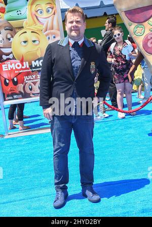 James Corden assistant à la première mondiale du film Emoji tenue au Regency Village Theatre Banque D'Images