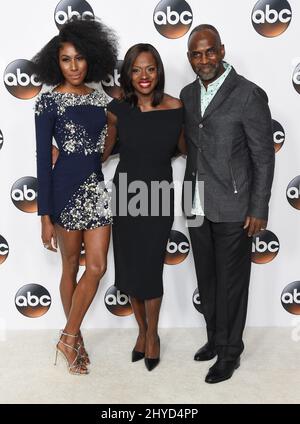 Diarra Kilpatrick, Viola Davis et Julius Tennon arrivent pour le circuit de presse d'été ABC TCA de Disney qui s'est tenu à l'hôtel Beverly Hilton, Beverly Hills, Los Angeles Banque D'Images