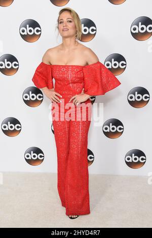 Erika Christensen arrive pour le circuit de presse d'été ABC TCA de Disney qui s'est tenu à l'hôtel Beverly Hilton, Beverly Hills, Los Angeles Banque D'Images