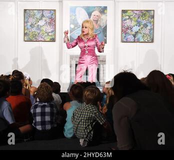 Dolly Parton a annoncé la sortie de 'I Believe in You', son premier album écrit et enregistré pour les enfants lors de sa conférence de presse aujourd'hui devant les représentants des médias et leurs enfants Banque D'Images