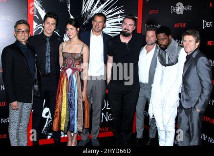 Paul Nakauchi, NAT Wolff, Margaret Qualley, Adam Wingard, Shea Whigham, LaKeith Stanfield et Willem Dafoe assistent à la première « Note de mort » qui s'est tenue à AMC Loews Lincoln Square à New York, États-Unis Banque D'Images