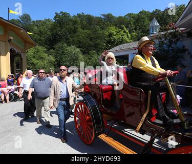 Dolly Parton visite Dollywood dans le Dewitt Banque D'Images