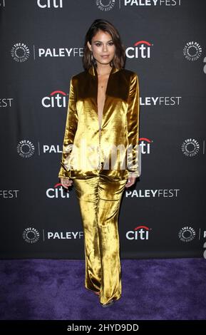 Nathalie Kelley assistait à la troupe 'Synasty' et 'Valor' lors des prévisualisations de la télévision d'automne 11th du PaleyFest à Los Angeles Banque D'Images