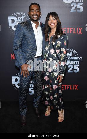 Bill Bellamy et Karen Bellamy présents à Netflix présentent l'événement spécial « def Comedy Jam 25 » de Russell Simmons, qui s'est tenu à l'hôtel Beverly Hilton de Los Angeles Banque D'Images