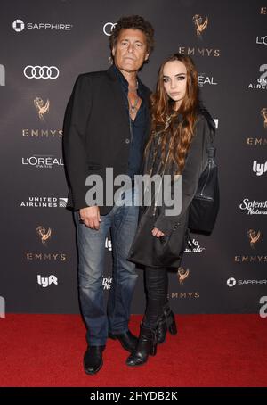 Steven Bauer et Lyda Loudon assistent à la réception des artistes interprètes nominés aux Emmy Awards 69th, qui s'est tenue au Wallis Annenberg Centre for Performing Arts Banque D'Images