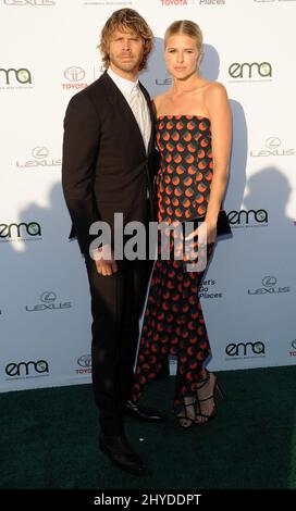 Sarah Wright et Eric Christian Olsen assistent aux prix annuels des médias environnementaux 27th qui se tiennent à Barker Hangar Santa Monica, en Californie Banque D'Images