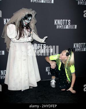 Jojo Siwa assistant à Knott's Scary Farm et Instagram's Celebrity Night à Knott's Berry Farm Banque D'Images