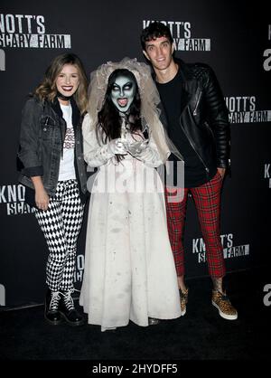 Shenae Grimes et Josh Beech assistent à la Knott's Scary Farm et à la soirée des célébrités d'Instagram qui se tient à Knott's Berry Farm Banque D'Images