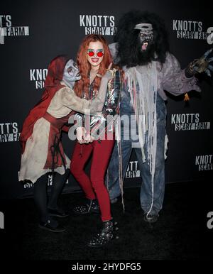 Bella Thorne assistant à Knott's Scary Farm et Instagram's Celebrity Night à Knott's Berry Farm Banque D'Images