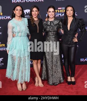 Chloe Bennett, Natalia Cordova-Buckley, Elizabeth Henstridge et assister à la première mondiale de Marvel, Thor: Ragnarok, au théâtre El Capitan Banque D'Images