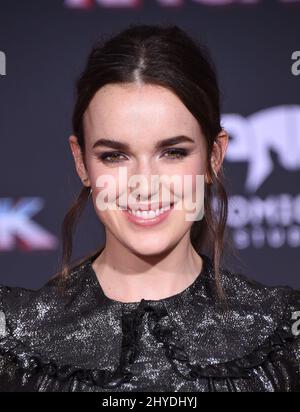 Elizabeth Henstridge assistant à la première mondiale de Marvel, « Thor: Ragnarok », au théâtre El Capitan Banque D'Images