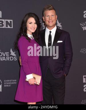 Joseph Habedank et Lindsay Habedank assistent aux GMA Dove Awards 48th annuels qui se tiennent à l'Allen Arena de l'Université Lipscomb, à Los Angeles, aux États-Unis Banque D'Images