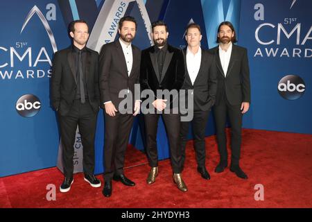 Whit Sellers et Brad Tursi et Matthew Ramsay et Trevor Rosen et Geoff ont participé à la cérémonie annuelle des Country Music Association Awards 51st, qui s'est tenue à la Bridgestone Arena de Nashville, Tennessee Banque D'Images