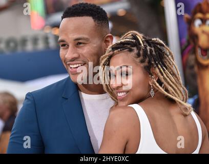 Devon Franklin et Meagan Good assistent à la première mondiale de The Star, à Los Angeles, en Californie Banque D'Images