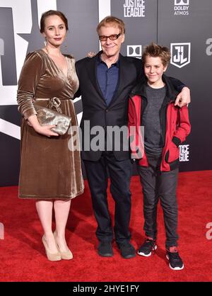 Mali Elfman, Danny Elfman, Oliver Elfman participant à la première mondiale de la Justice League qui s'est tenue au Dolby Theatre à Hollywood, en Californie Banque D'Images