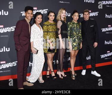 Rhenzy Feliz, Lyrica Okano, Ariela Barer, Virginia Gardner, Allegra Acosta et Gregg Sulkin assistent à l'événement « Runaways » de Marvel à Los Angeles, États-Unis Banque D'Images