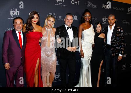 Farouk Shami, Pia Wurtzbach, Lele Pons, Ross Mathews, Wendy Fitzwilliam, Megan Olivi et Jay Manuel sur le tapis rouge lors du spectacle Miss Universe 66th, l'AXE du Planet Hollywood Resort & Casino à Las Vegas, Etats-Unis Banque D'Images