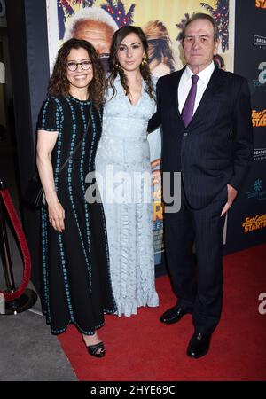 Tommy Lee Jones, Dawn Jones et Victoria Jones participant à la première de Just Getting Started à Los Angeles, Californie Banque D'Images