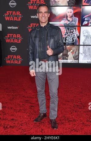 Eric Garcetti, maire de Los Angeles, à la première mondiale de « Star Wars: The Last Jedi » de Lucasfilm, qui s'est tenue au Shrine Auditorium le 9 décembre 2017 à Los Angeles, en Californie. Banque D'Images