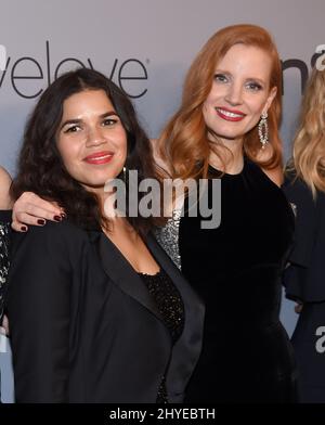 America Ferrera et Jessica Chastain à l'InStyle et Warner Bros. Pictures Golden Globes Party tenue à l'hôtel Beverly Hilton le 7 janvier 2018 à Beverly Hills, CA -GG18/AFF-USA.com Banque D'Images