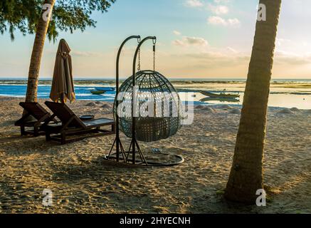 Chaise de plage sur la plage, Vijaynagar Beach, Havelock Island, Inde Banque D'Images