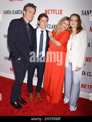 Timothy Olyphant, Skyler Gisondo, Drew Barrymore et Liv Hewson arrivent ...