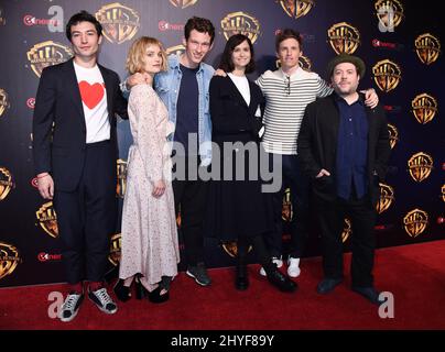 Ezra Miller, Alison Sudol, Callum Turner, Katherine Waterston, E, assistant à Warner Bros au CinemaCon 2018 à Las Vegas Banque D'Images