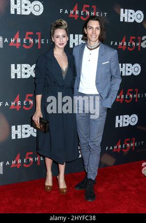 Jazmin Grace Grimaldi et Ian Mellencamp assistent à la première de Fahrenheit 451 qui s'est tenue au NYU Skirball Center le 8 mai 2018. Banque D'Images