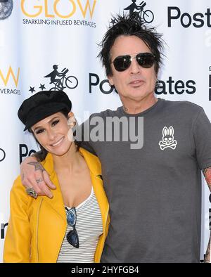 Brittany Furlan et Tommy Lee participent au concours de hamburgers secrets Off the Menu et Postmates. Chaque fournisseur de hamburgers fait équipe avec une célébrité spéciale pour créer le hamburger secret. L'événement se tient au Wallis Annenberg Centre le 26 mai 2018 à Beverly Hills, ca. Banque D'Images