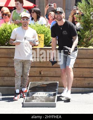 Chris Lucas et Brett Young au concours annuel 6th Craig Campbell Celebrity Cornhole Challenge ont profité de la lutte sans but lucratif contre le cancer colorectal (Fight CRC) qui s'est tenue à la City Winery, à Nashville, le 5 juin 2018. Banque D'Images