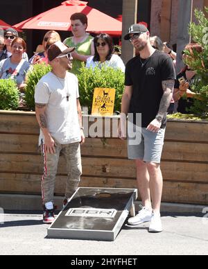 Chris Lucas et Brett Young au concours annuel 6th Craig Campbell Celebrity Cornhole Challenge ont profité de la lutte sans but lucratif contre le cancer colorectal (Fight CRC) qui s'est tenue à la City Winery, à Nashville, le 5 juin 2018. Banque D'Images