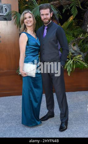 Ariana Richards et Mark Aaron Bolton à la première à Los Angeles de « Jurassic World: Fallen Kingdom », qui s'est tenue au Walt Disney concert Hall le 12 juin 2018 à Los Angeles, en Californie. Banque D'Images