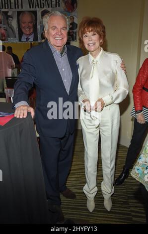 Robert Wagner et Jill St. John au Hollywood Show au LAX Westin Hotel le 28 juillet 2018 à Los Angeles, États-Unis. Banque D'Images