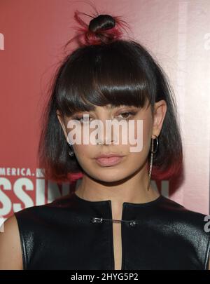 CHARLI XCX arrive à la première de la « nation des assassinats » de Los Angeles qui s'est tenue aux cinémas Arclight le 12 septembre 2018 à Los Angeles, Californie. Banque D'Images