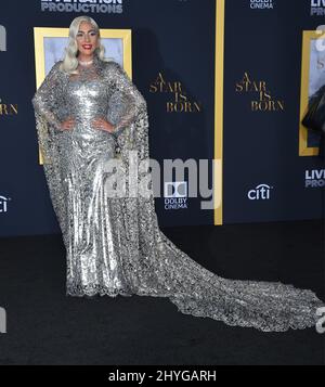 Lady Gaga assister à la première d'Une étoile est née, à Los Angeles, Californie Banque D'Images
