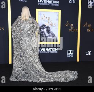 Lady Gaga assister à la première d'Une étoile est née, à Los Angeles, Californie Banque D'Images
