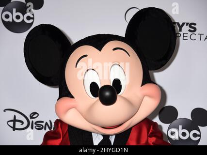 Mickey Mouse arrive au spectacle Mickey's 90th qui a eu lieu au Shrine Auditorium le 6 octobre 2018 à Los Angeles, Californie Banque D'Images