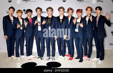 NCT 127 arrive au spectacle Mickey's 90th qui a eu lieu au Shrine Auditorium le 6 octobre 2018 à Los Angeles, Californie Banque D'Images