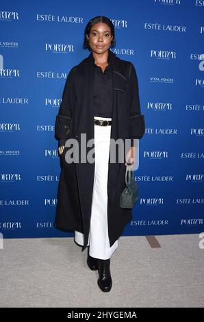 Gabrielle Union arrive au troisième Gala annuel Incredible Women de porter avec Donna Langley, présidente d'Universal Pictures, en association avec Estee Lauder et en l'honneur de Vital Voices qui s'est tenu à l'Ebell de Los Angeles le 9 octobre 2018 à Los Angeles, ca. Banque D'Images