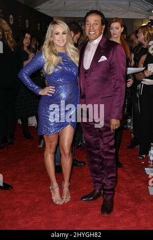 Carrie Underwood et Smokey Robinson assistent à la CMT Artists of the Year 2018 à Nashville, Tennessee, États-Unis Banque D'Images